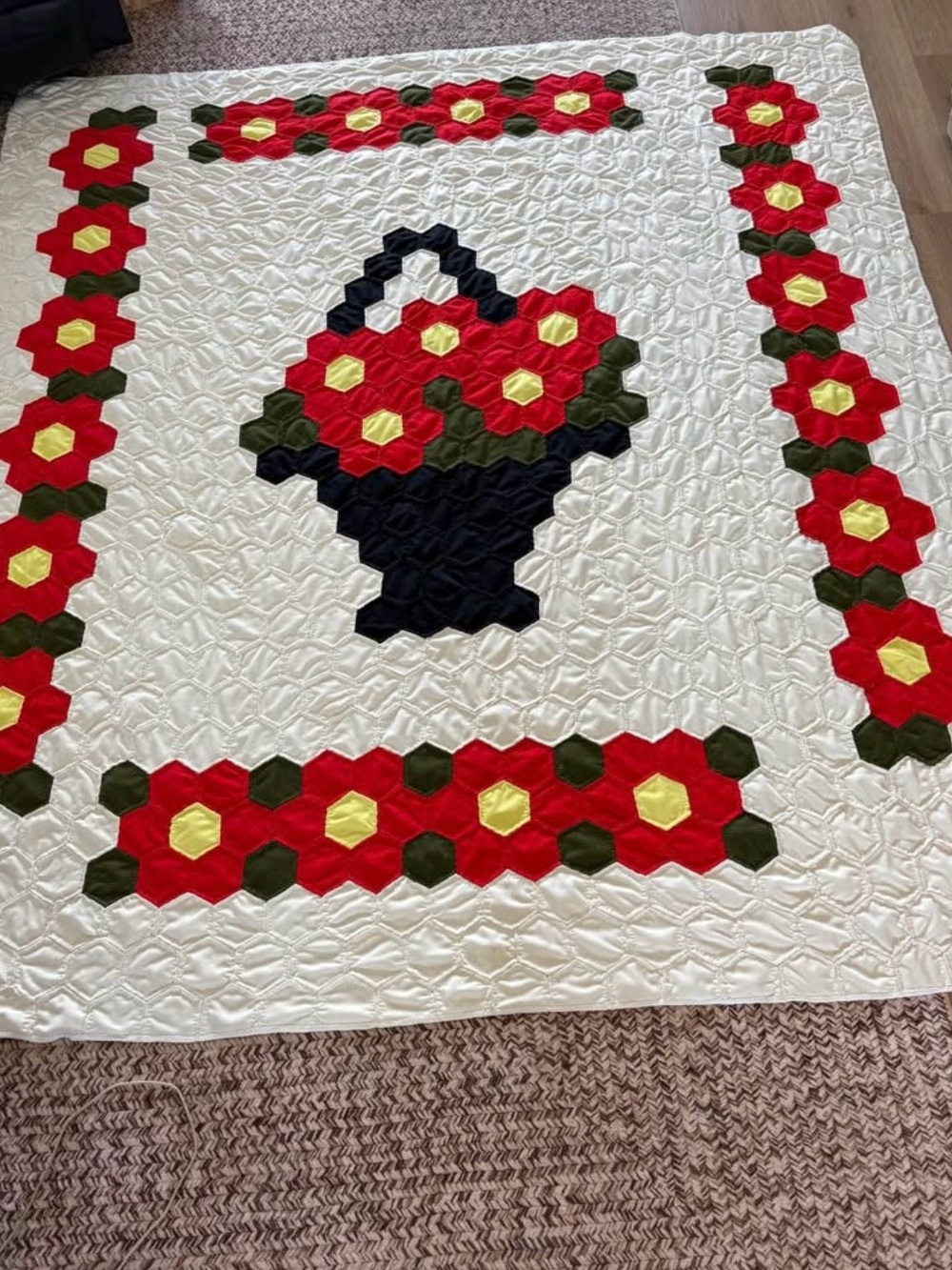 Handmade Vintage Floral Basket of Flowers Quilt - White, Red, Black - Picture 9 of 10